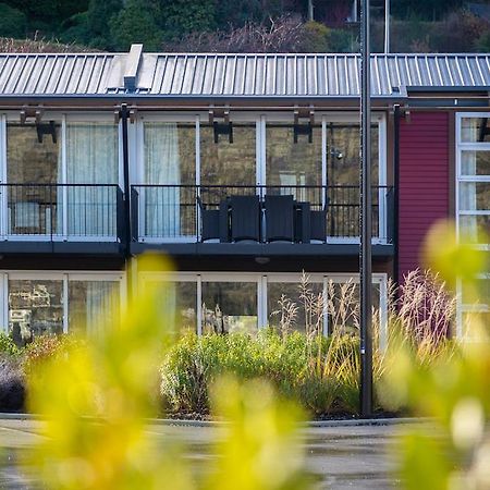 Absolute Lakefront Location - 3 Bedroom Apartment Queenstown Bagian luar foto