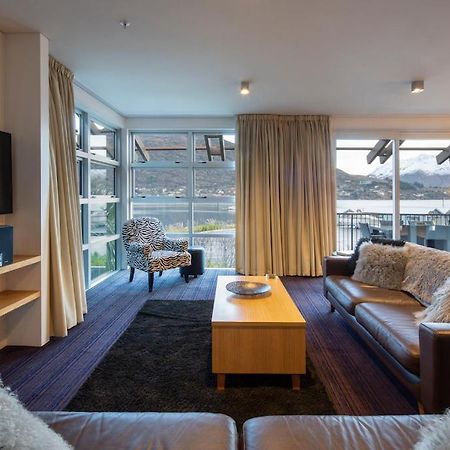 Absolute Lakefront Location - 3 Bedroom Apartment Queenstown Bagian luar foto