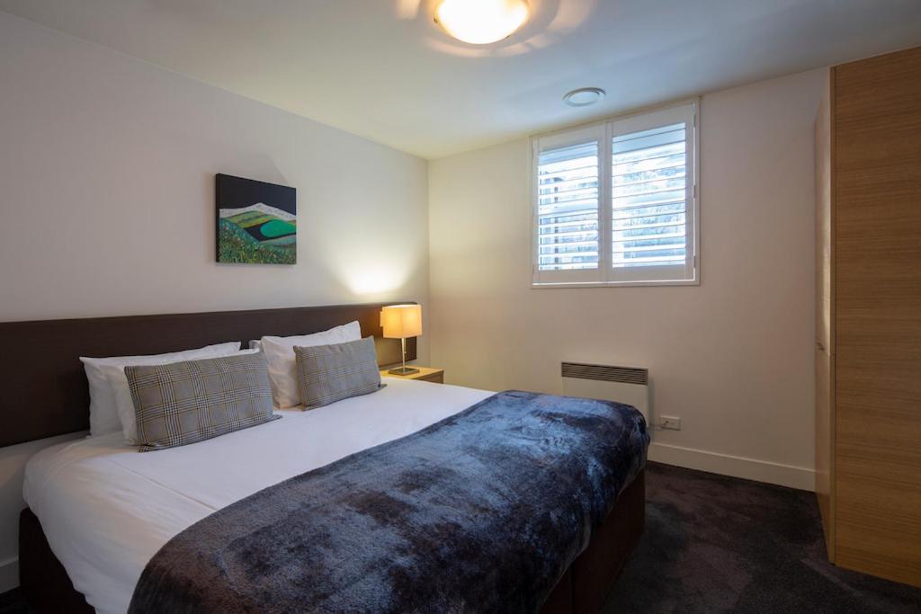 Absolute Lakefront Location - 3 Bedroom Apartment Queenstown Bagian luar foto