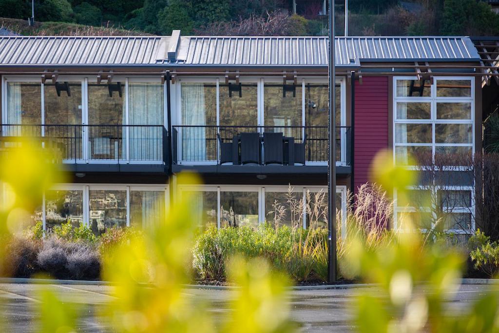Absolute Lakefront Location - 3 Bedroom Apartment Queenstown Bagian luar foto
