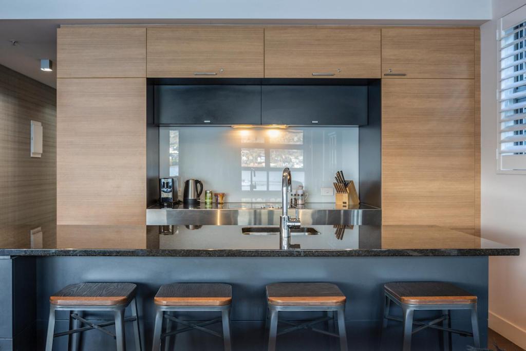 Absolute Lakefront Location - 3 Bedroom Apartment Queenstown Bagian luar foto