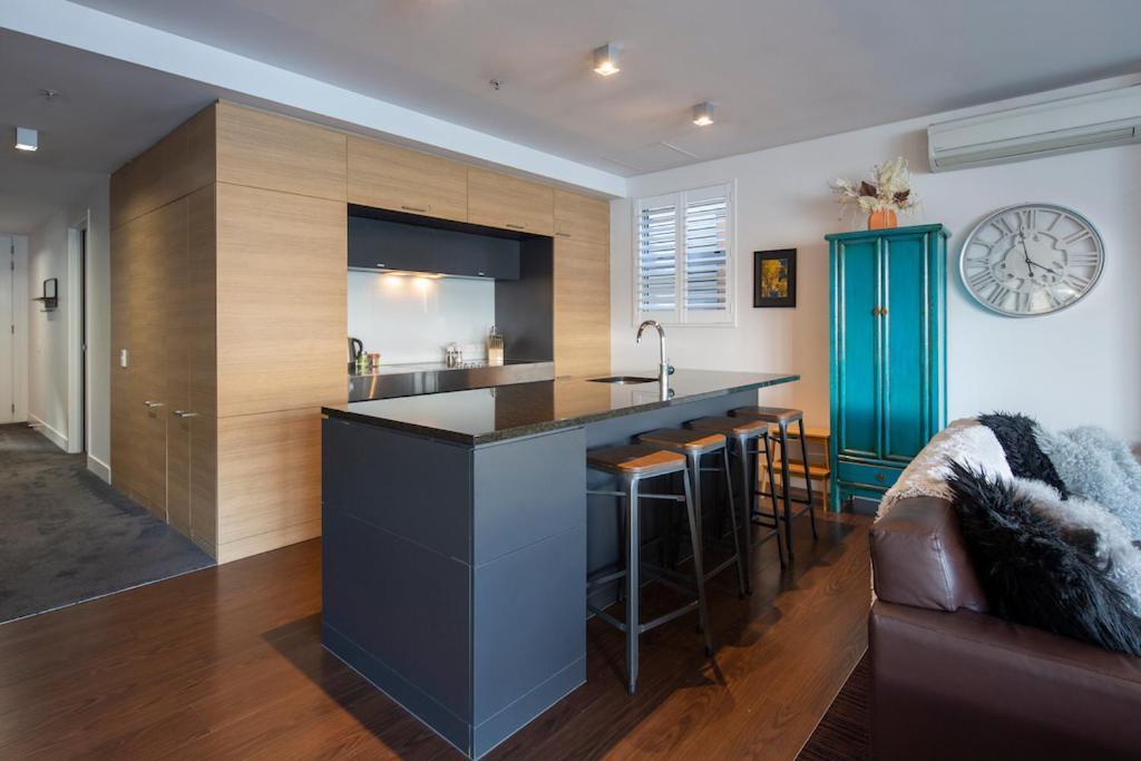 Absolute Lakefront Location - 3 Bedroom Apartment Queenstown Bagian luar foto