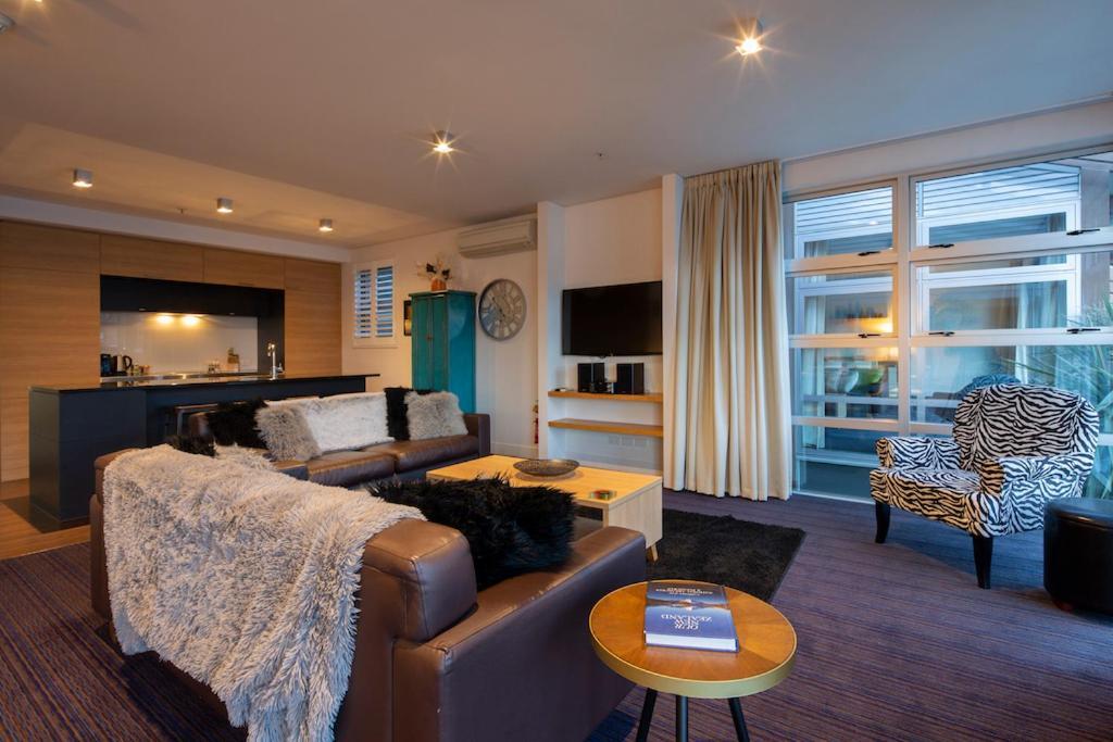 Absolute Lakefront Location - 3 Bedroom Apartment Queenstown Bagian luar foto