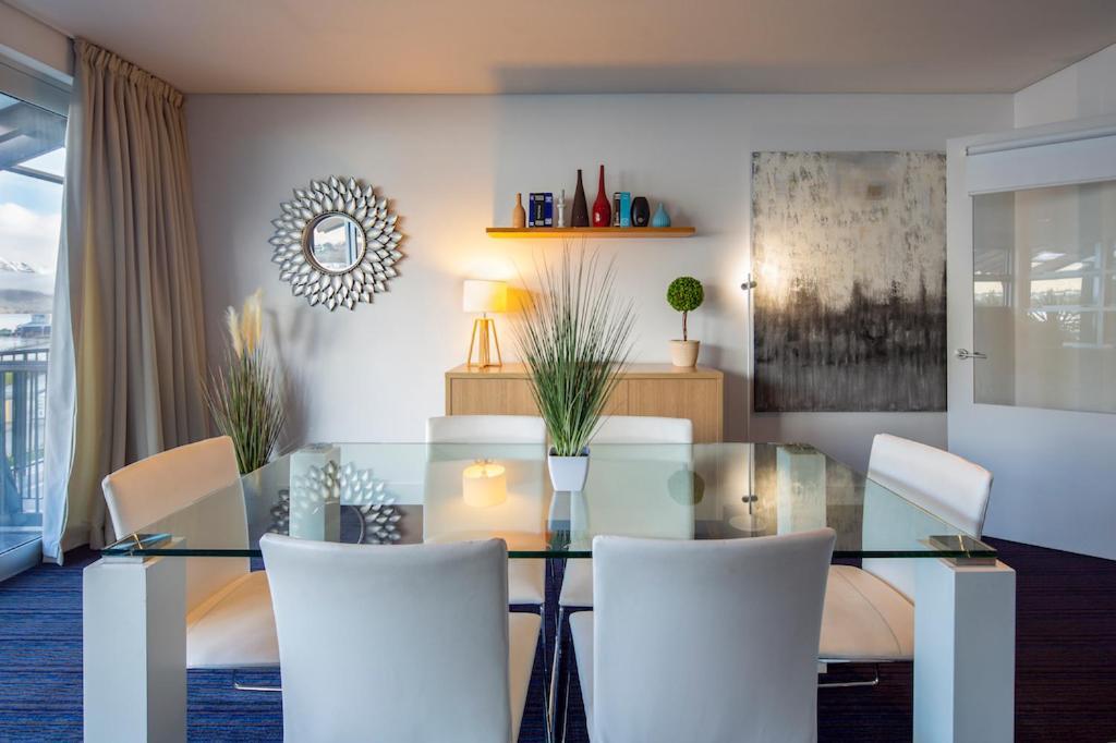 Absolute Lakefront Location - 3 Bedroom Apartment Queenstown Bagian luar foto